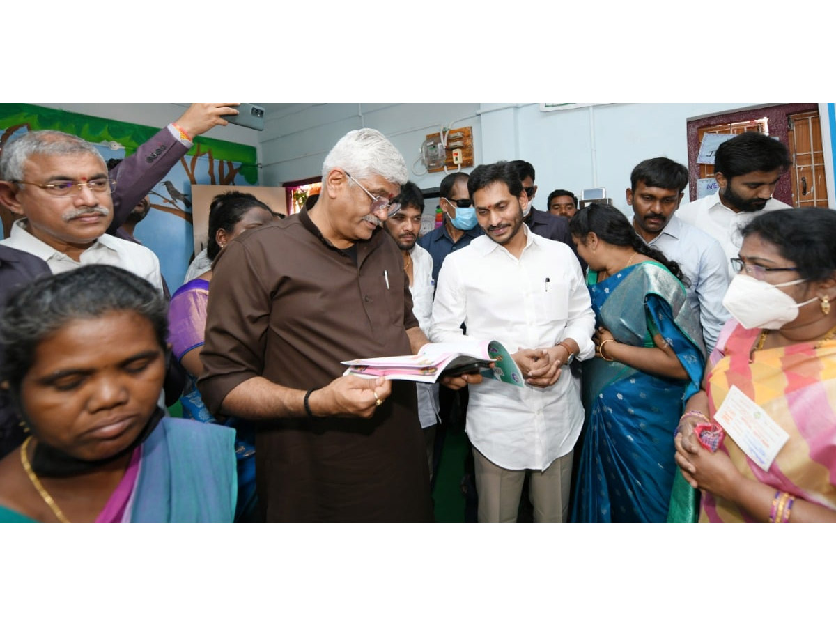 CM YS Jagan Union Minister Gajendra Singh Shekawat Visit to Polavaram Photo Gallery - Sakshi22