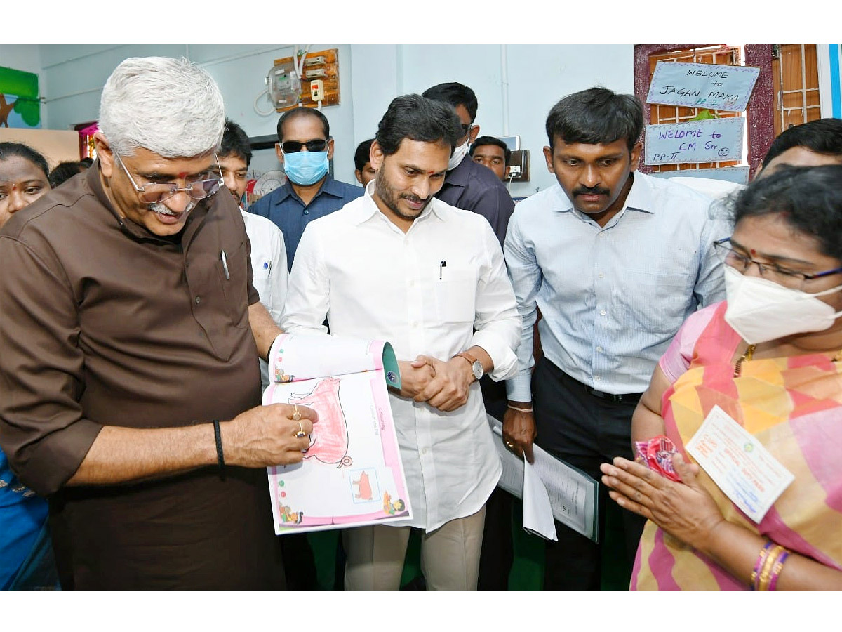 CM YS Jagan Union Minister Gajendra Singh Shekawat Visit to Polavaram Photo Gallery - Sakshi23