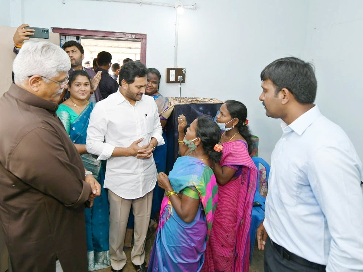 CM YS Jagan Union Minister Gajendra Singh Shekawat Visit to Polavaram Photo Gallery - Sakshi30