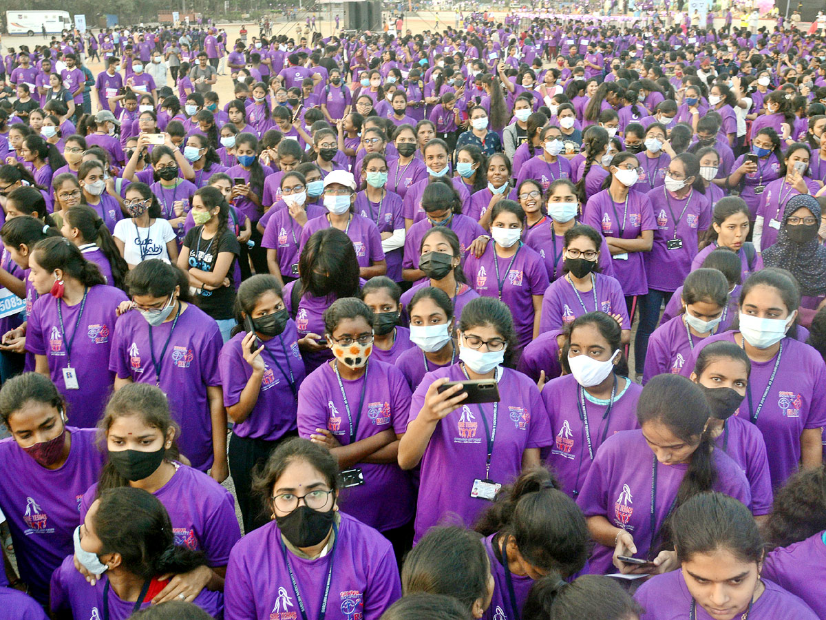 5K, 2K Run At Necklace Road Eve Of Women's Day 2022 Photo Gallery - Sakshi16