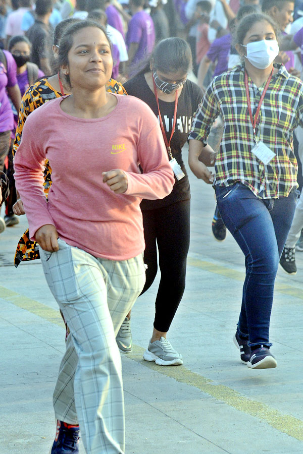 5K, 2K Run At Necklace Road Eve Of Women's Day 2022 Photo Gallery - Sakshi19