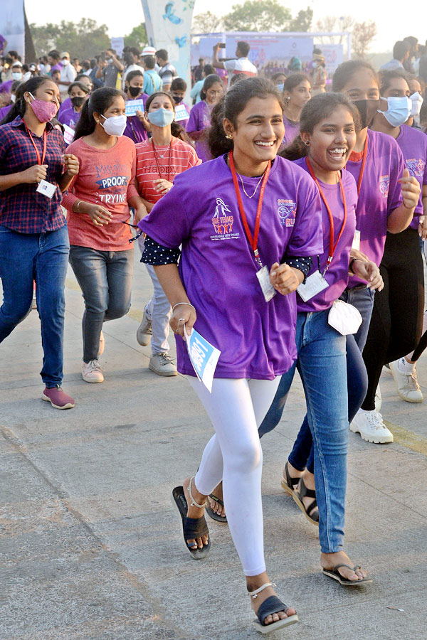 5K, 2K Run At Necklace Road Eve Of Women's Day 2022 Photo Gallery - Sakshi20