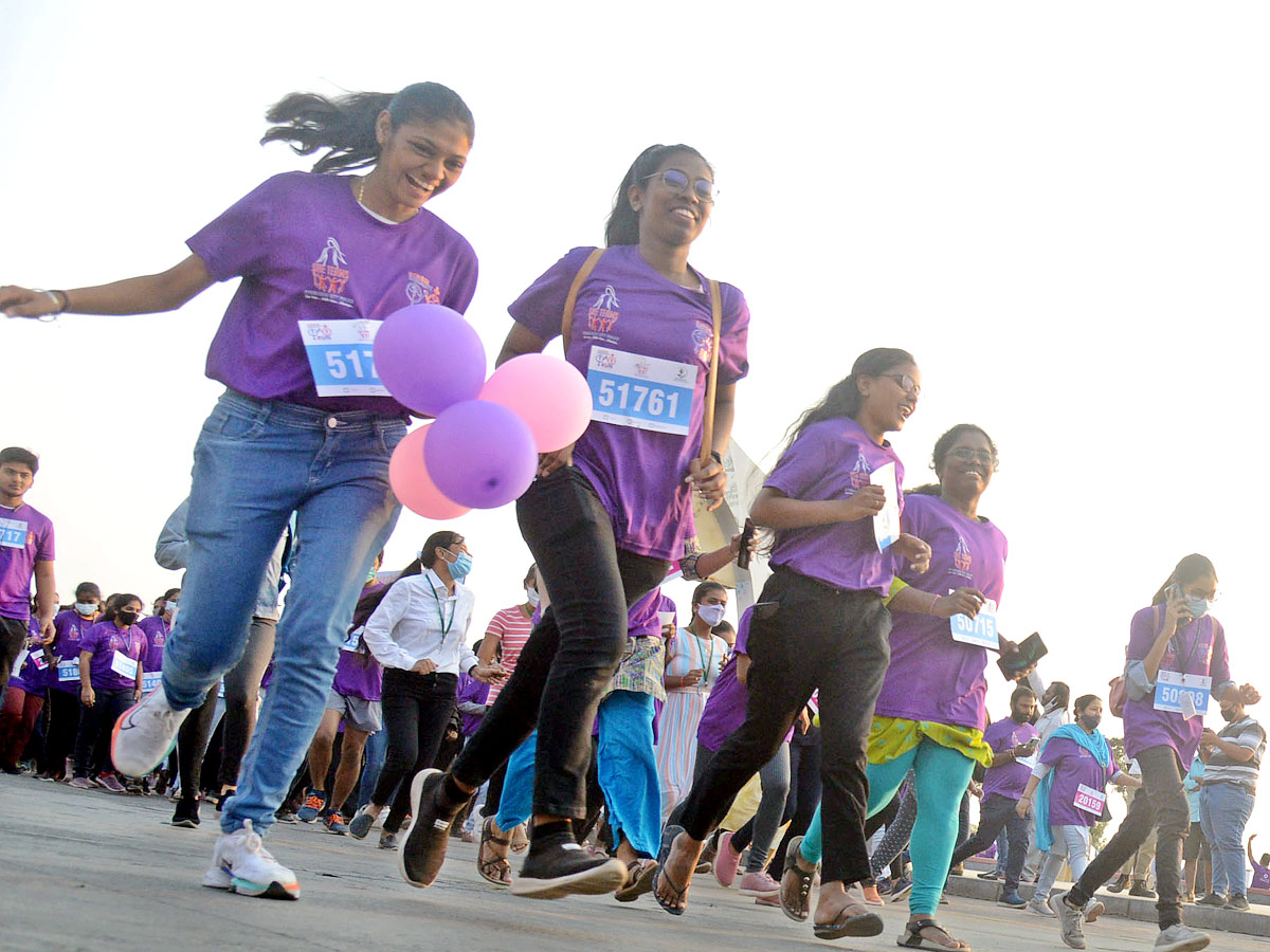 5K, 2K Run At Necklace Road Eve Of Women's Day 2022 Photo Gallery - Sakshi4