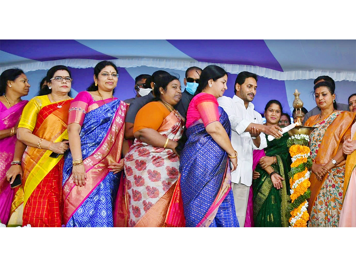 CM YS Jagan Participates in International Womens Day Celebrations in Vijayawada photo Gallery - Sakshi19