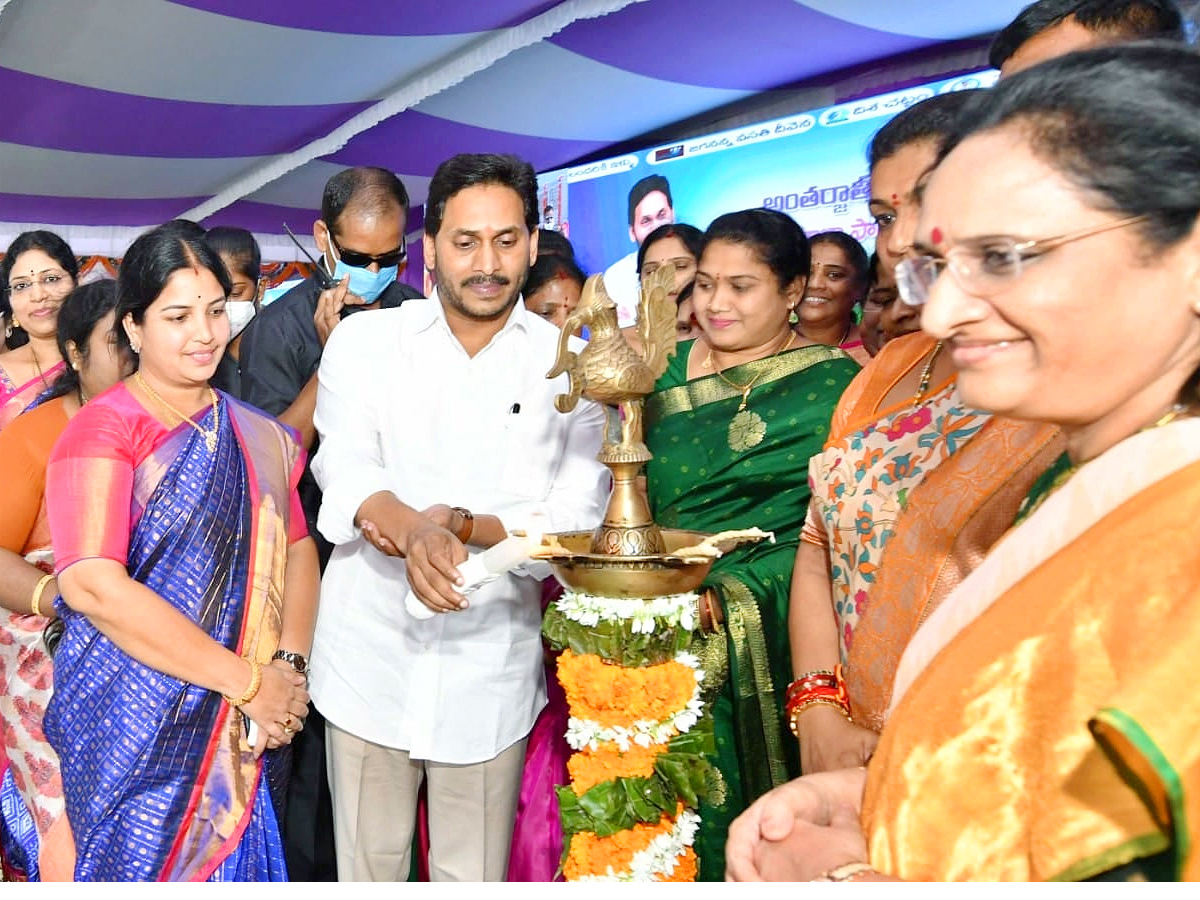 CM YS Jagan Participates in International Womens Day Celebrations in Vijayawada photo Gallery - Sakshi22