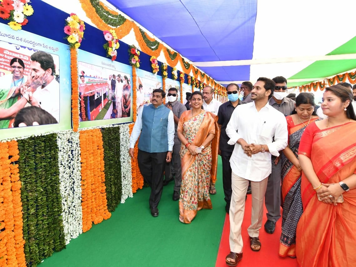 CM YS Jagan Participates in International Womens Day Celebrations in Vijayawada photo Gallery - Sakshi25