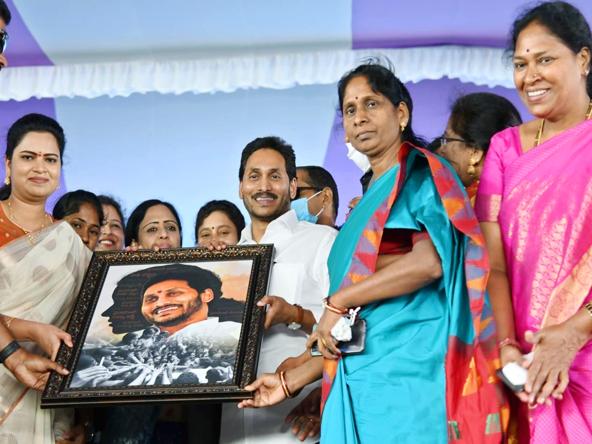 CM YS Jagan Participates in International Womens Day Celebrations in Vijayawada photo Gallery - Sakshi30