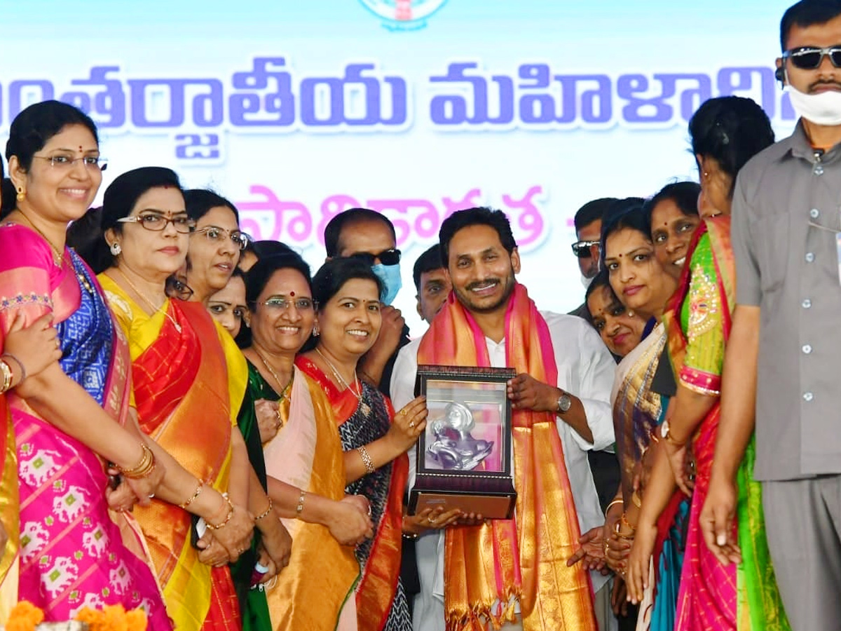 CM YS Jagan Participates in International Womens Day Celebrations in Vijayawada photo Gallery - Sakshi31