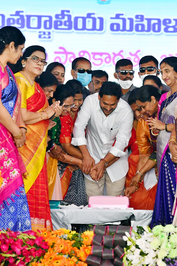 CM YS Jagan Participates in International Womens Day Celebrations in Vijayawada photo Gallery - Sakshi32