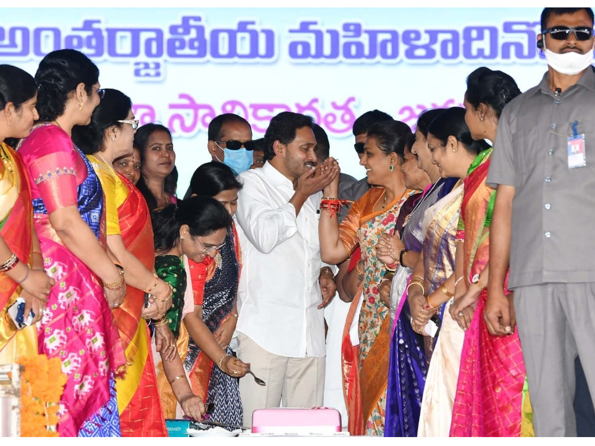 CM YS Jagan Participates in International Womens Day Celebrations in Vijayawada photo Gallery - Sakshi33