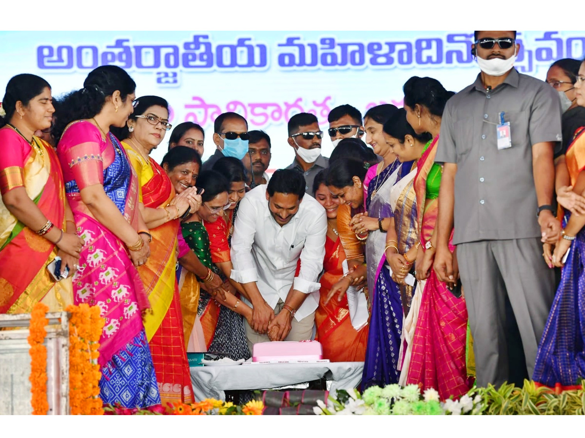 CM YS Jagan Participates in International Womens Day Celebrations in Vijayawada photo Gallery - Sakshi34