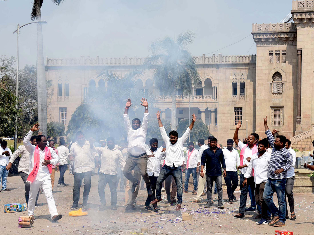 Telangana Students Celebrations After KCR Announcement on Jobs Notification Photo Gallery - Sakshi5