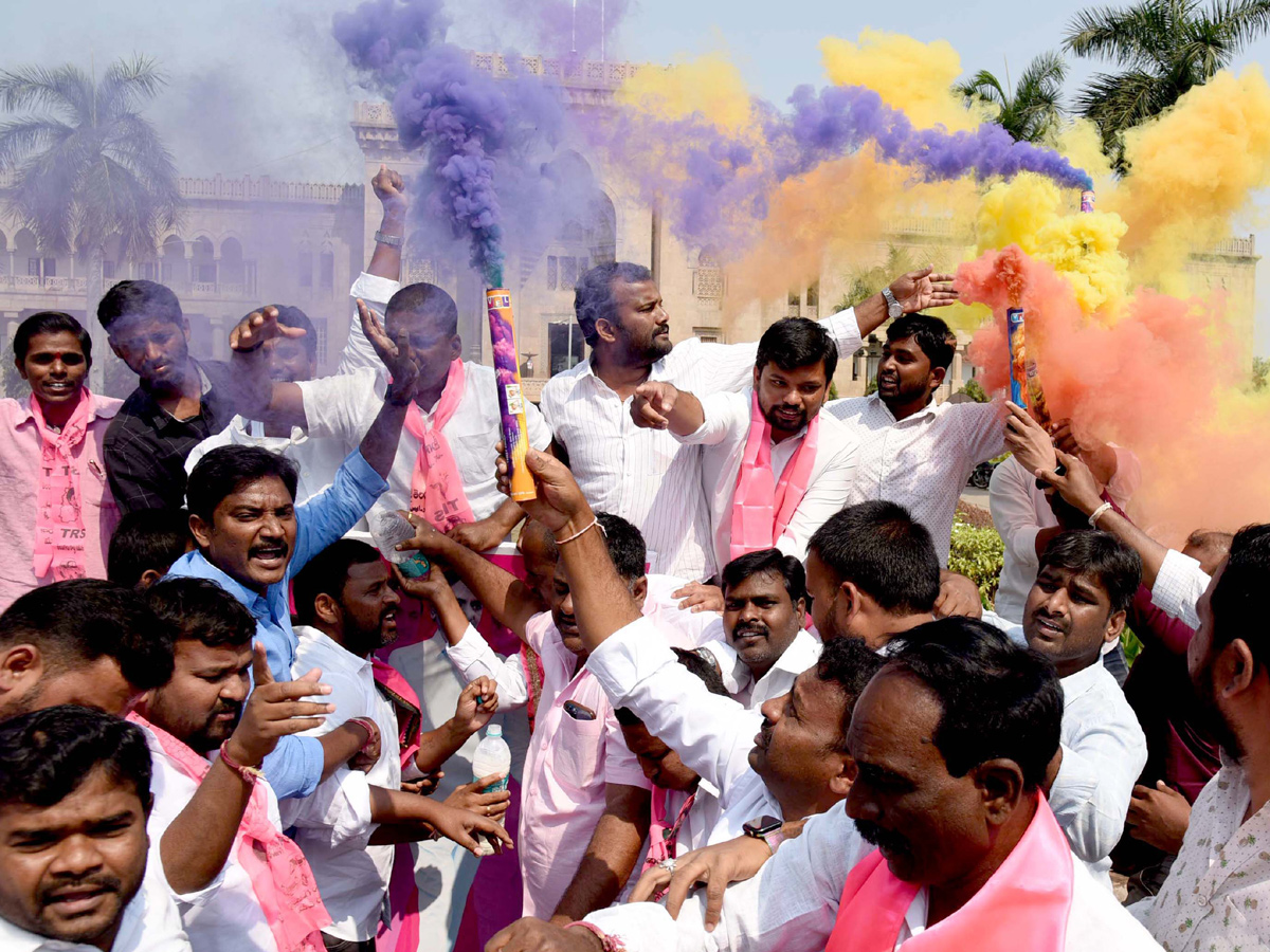 Telangana Students Celebrations After KCR Announcement on Jobs Notification Photo Gallery - Sakshi7