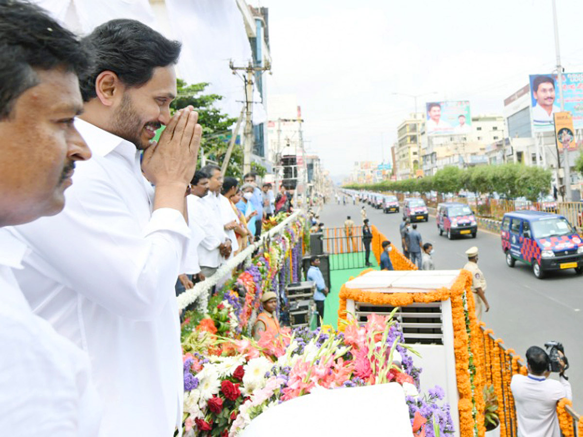 CM YS Jagan Launches Dr YSR Talli Bidda Express Vehicles in Vijayawada - Sakshi10