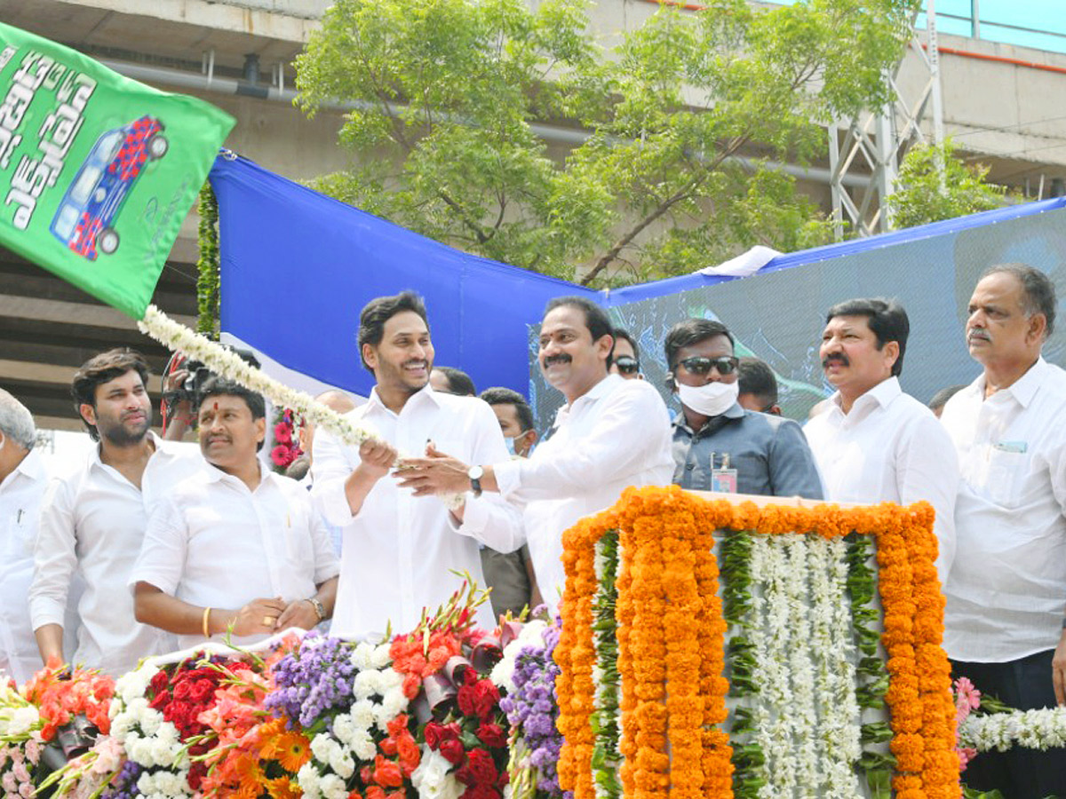 CM YS Jagan Launches Dr YSR Talli Bidda Express Vehicles in Vijayawada - Sakshi11