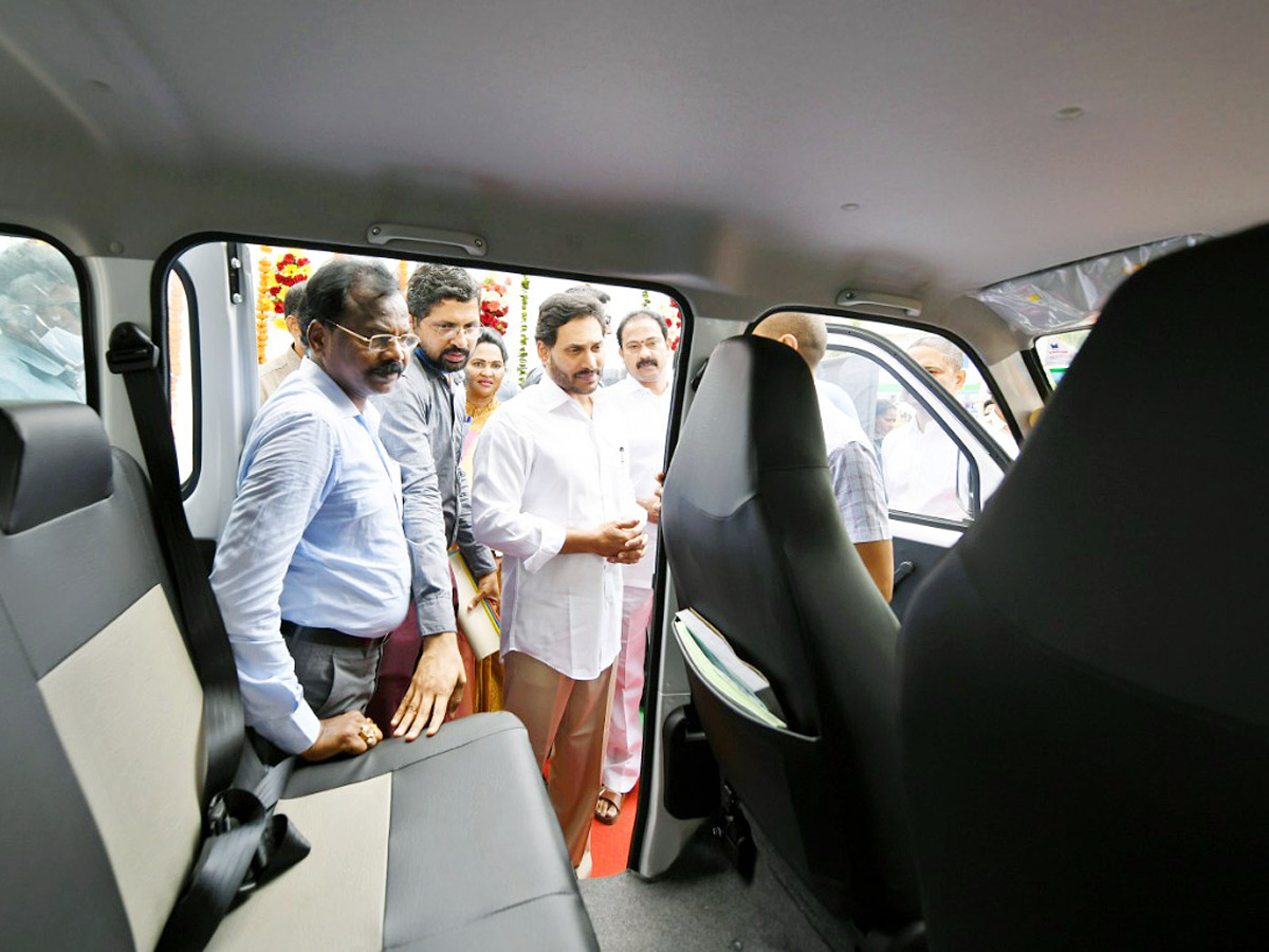 CM YS Jagan Launches Dr YSR Talli Bidda Express Vehicles in Vijayawada - Sakshi14