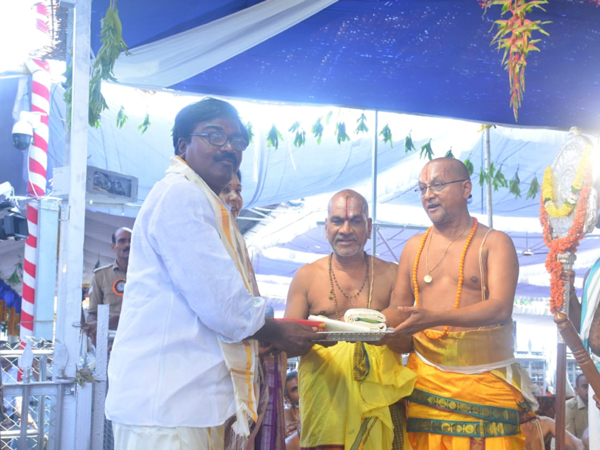  SriRama Navami Celebrations In Bhadradri Photo Gallery - Sakshi2