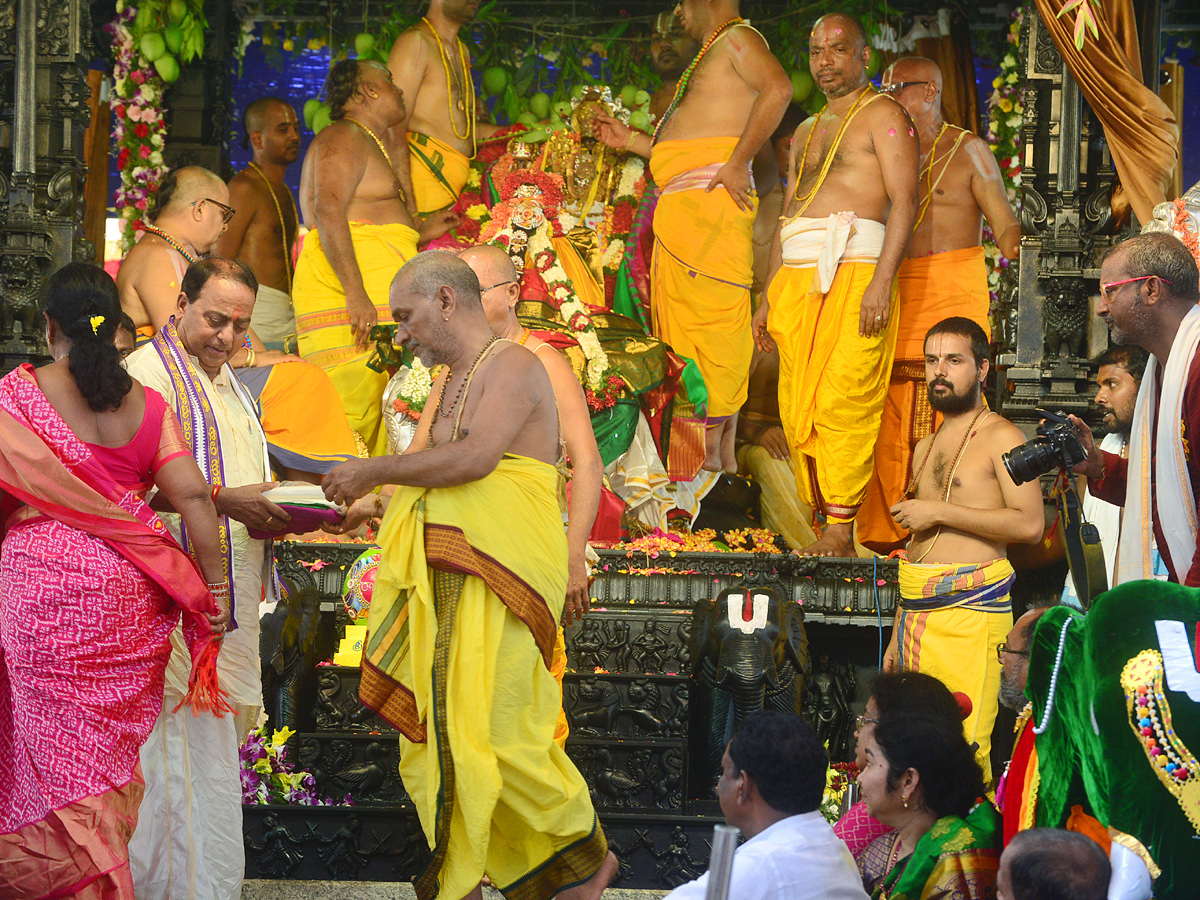  SriRama Navami Celebrations In Bhadradri Photo Gallery - Sakshi12