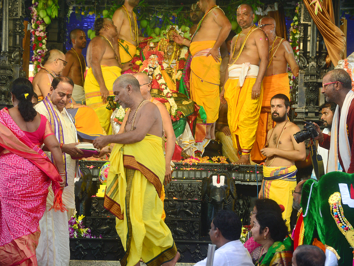  SriRama Navami Celebrations In Bhadradri Photo Gallery - Sakshi13