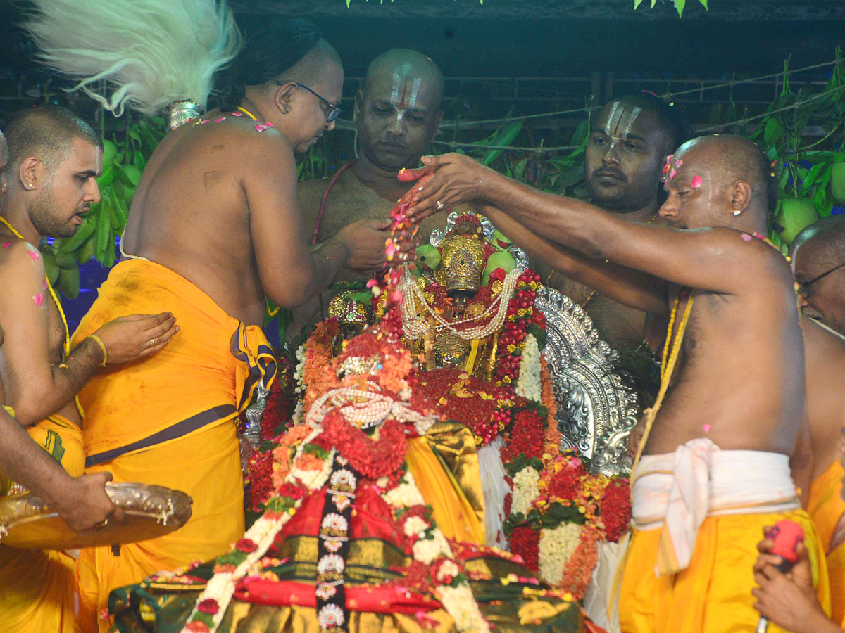  SriRama Navami Celebrations In Bhadradri Photo Gallery - Sakshi14