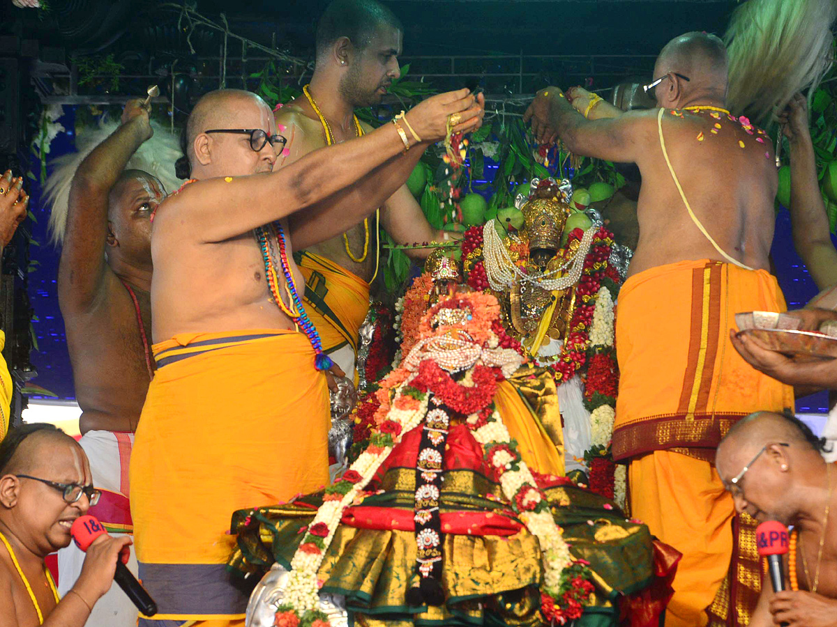  SriRama Navami Celebrations In Bhadradri Photo Gallery - Sakshi15