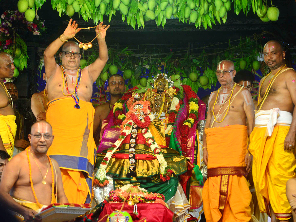  SriRama Navami Celebrations In Bhadradri Photo Gallery - Sakshi1