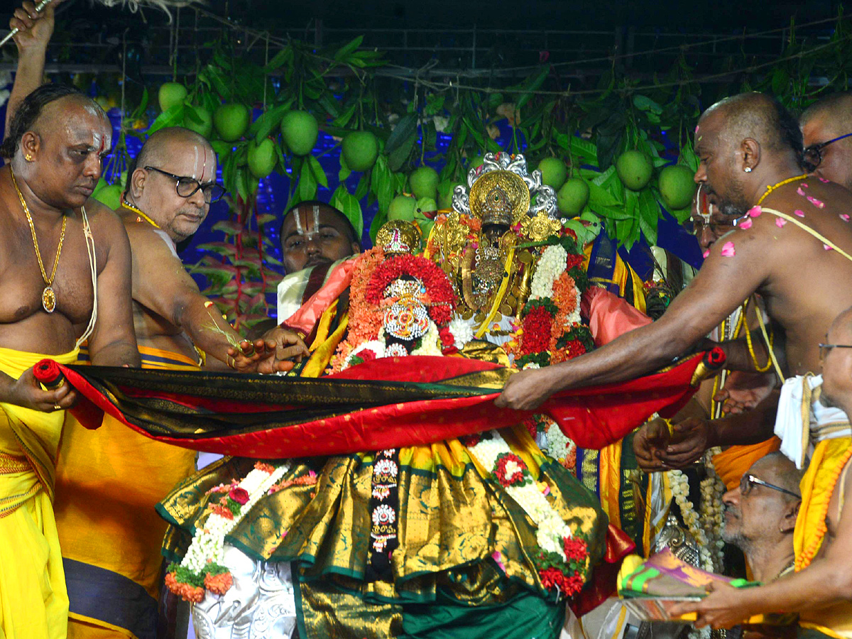  SriRama Navami Celebrations In Bhadradri Photo Gallery - Sakshi22