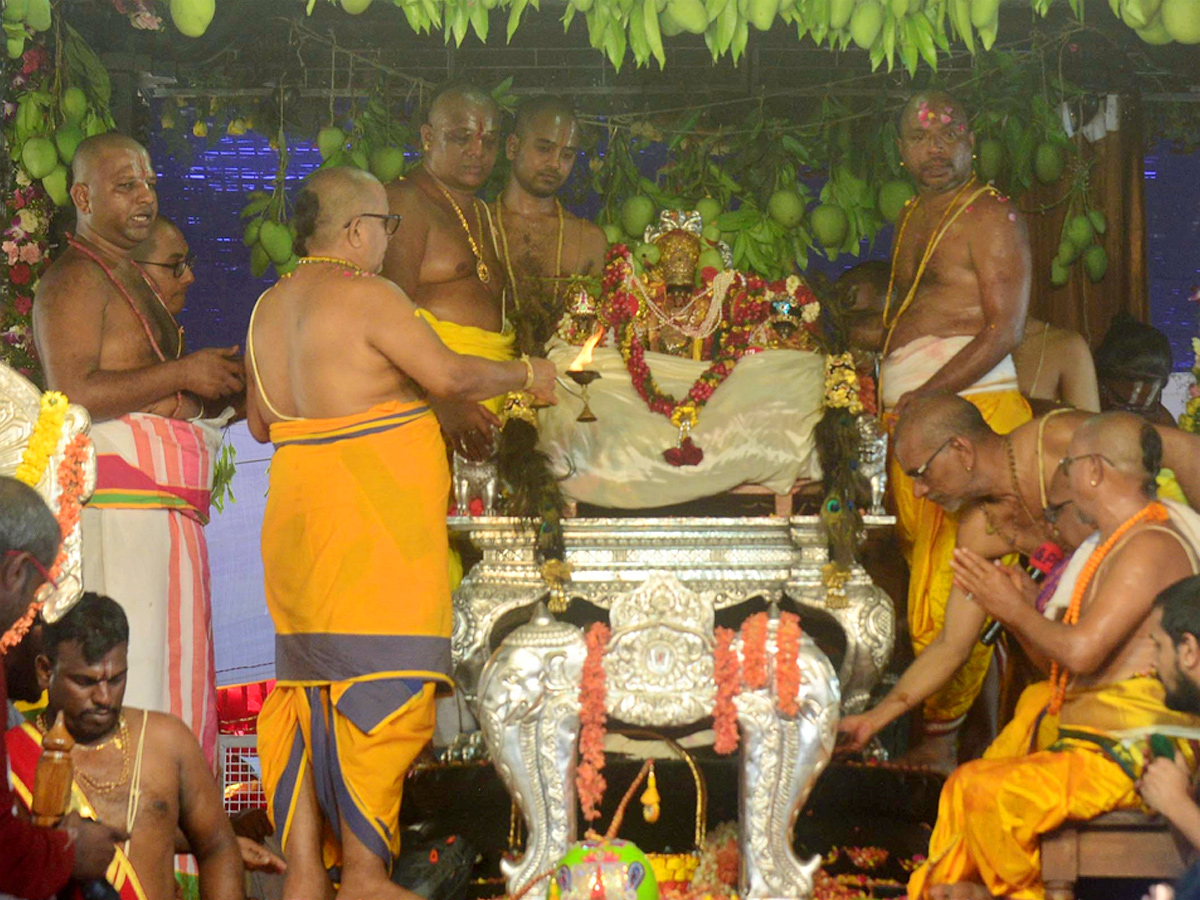  SriRama Navami Celebrations In Bhadradri Photo Gallery - Sakshi4