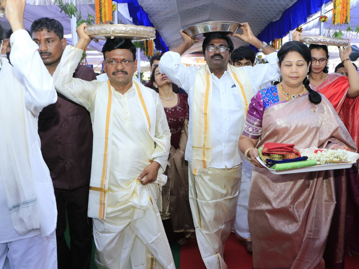  SriRama Navami Celebrations In Bhadradri Photo Gallery - Sakshi32