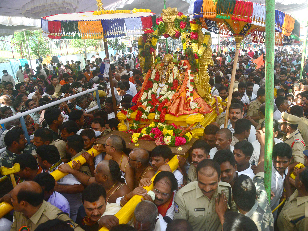  SriRama Navami Celebrations In Bhadradri Photo Gallery - Sakshi19