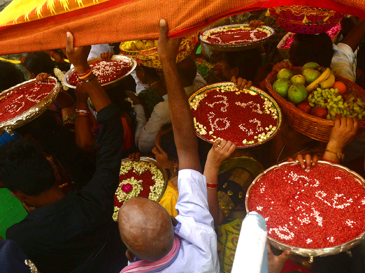  SriRama Navami Celebrations In Bhadradri Photo Gallery - Sakshi20