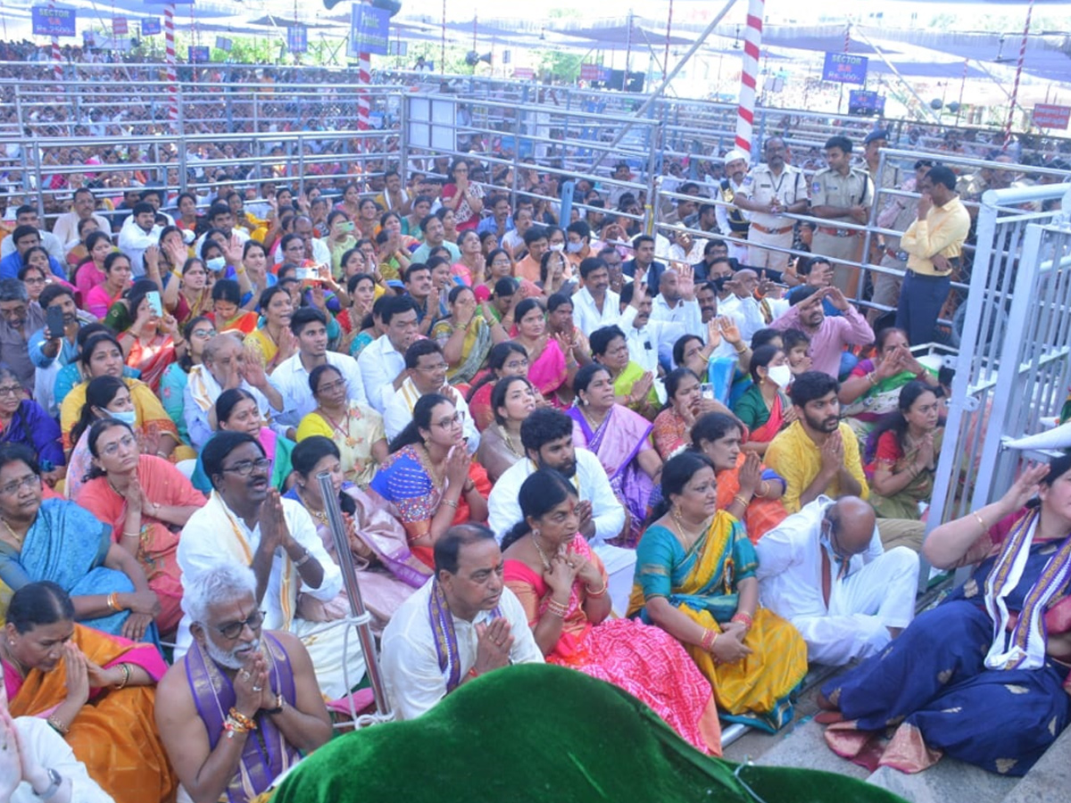  SriRama Navami Celebrations In Bhadradri Photo Gallery - Sakshi5