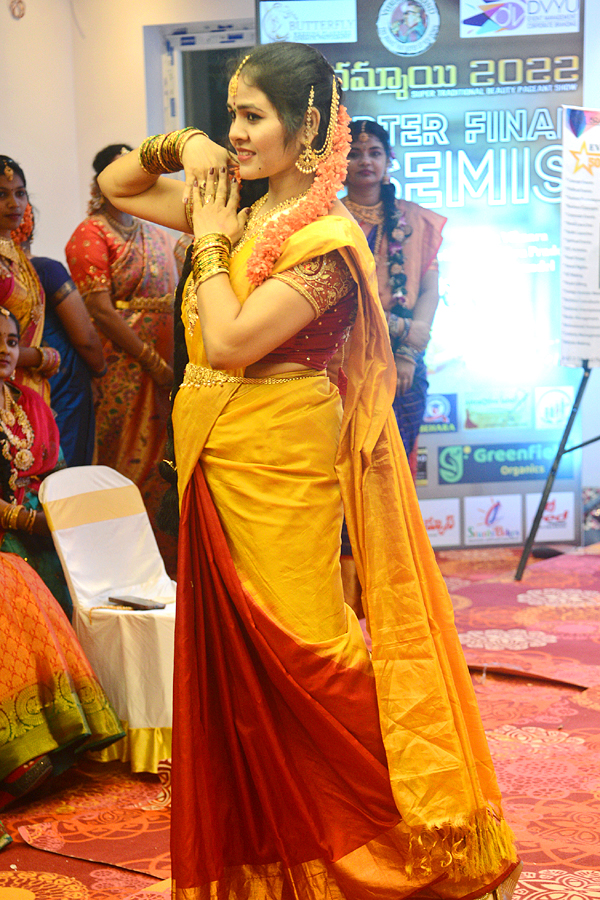 Telugu Ammayi Contest Semi Finals in Vizag - Sakshi11