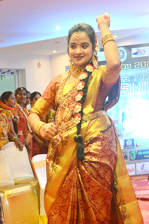 Telugu Ammayi Contest Semi Finals in Vizag - Sakshi17