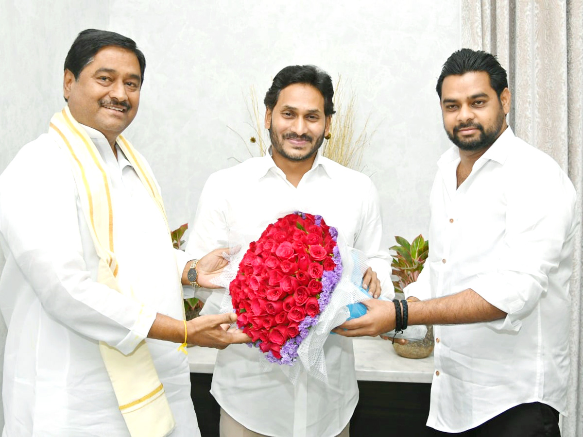 AP New Minsiters Meet CM Jagan For Special Thanking Photos - Sakshi11