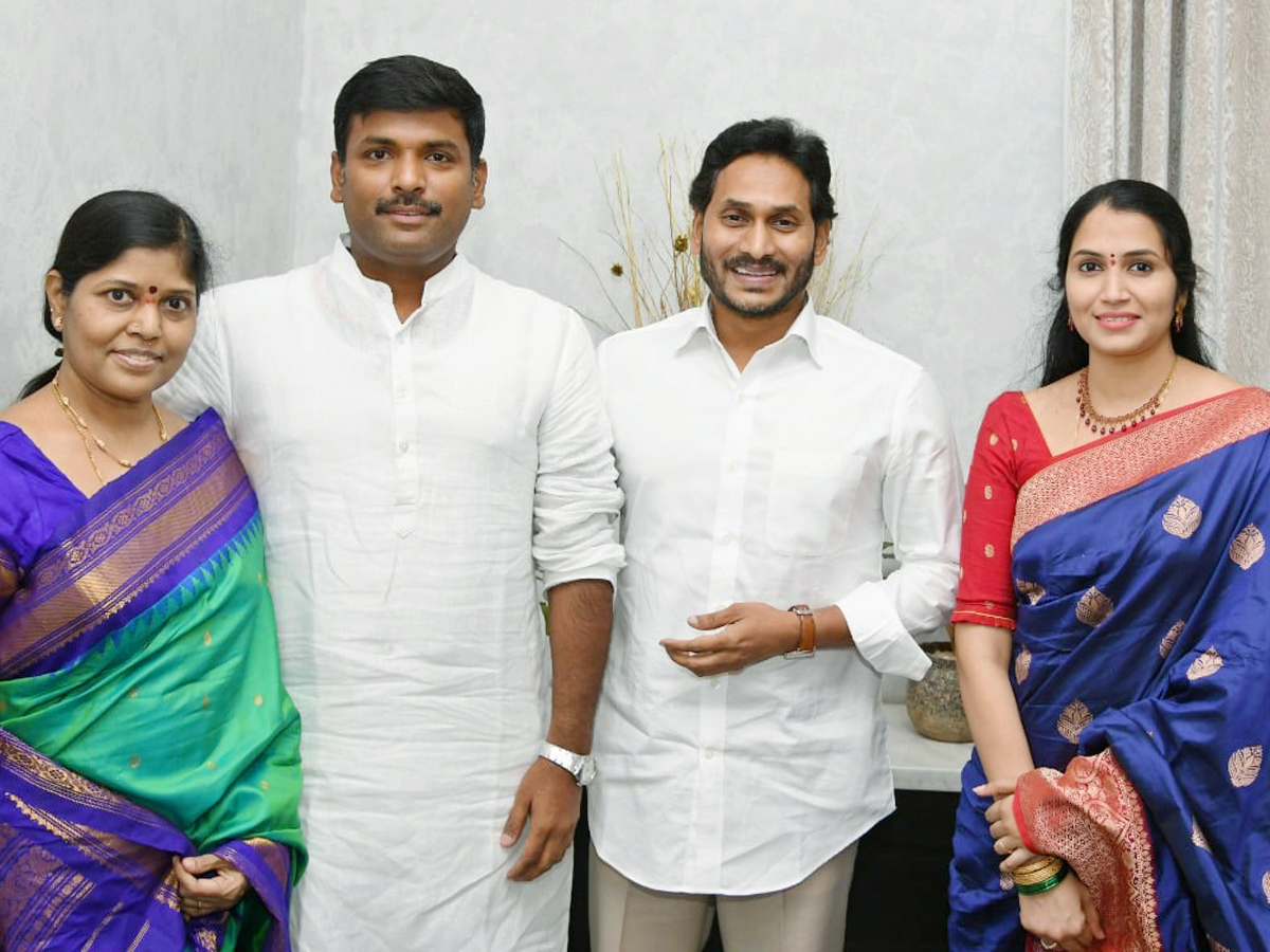 AP New Minsiters Meet CM Jagan For Special Thanking Photos - Sakshi4