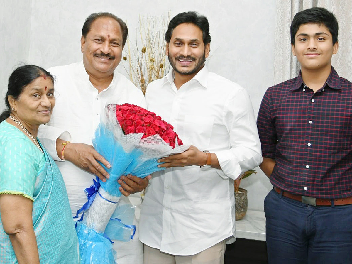 AP New Minsiters Meet CM Jagan For Special Thanking Photos - Sakshi5