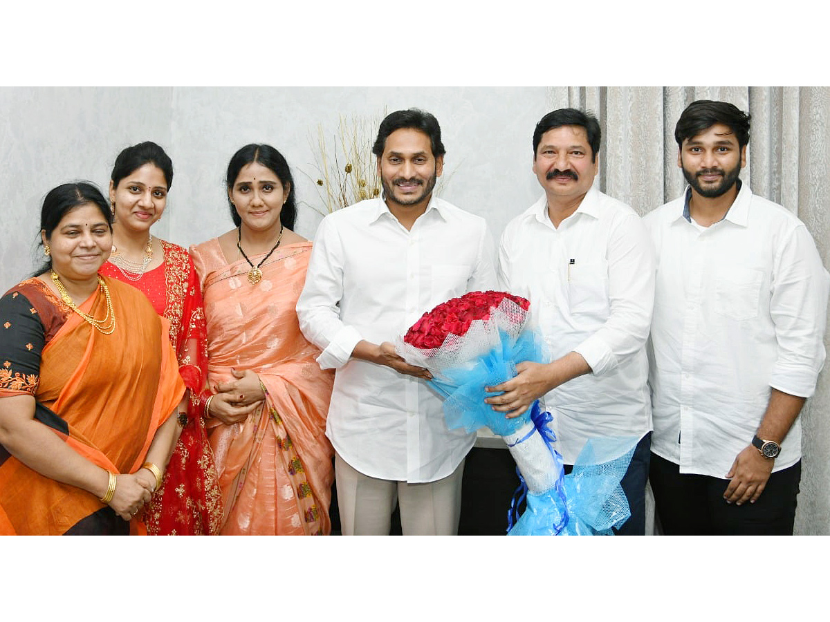 AP New Minsiters Meet CM Jagan For Special Thanking Photos - Sakshi6