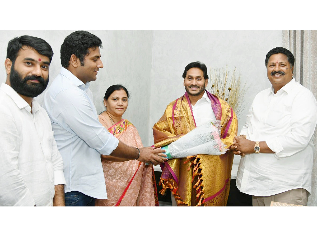 AP New Minsiters Meet CM Jagan For Special Thanking Photos - Sakshi9