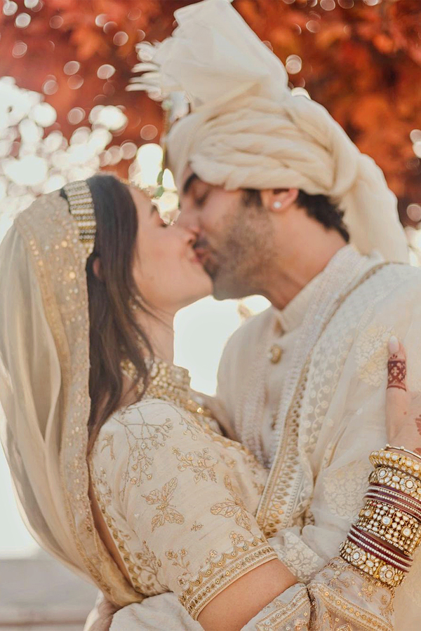 Alia Bhatt Ranbir Kapoor Wedding Photos - Sakshi11