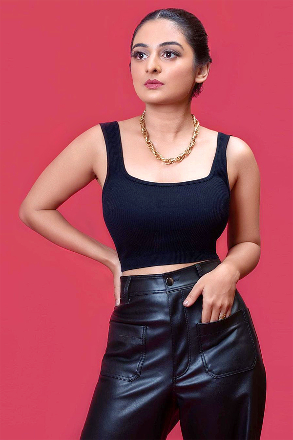 Esther Anil HD Photos - Sakshi8