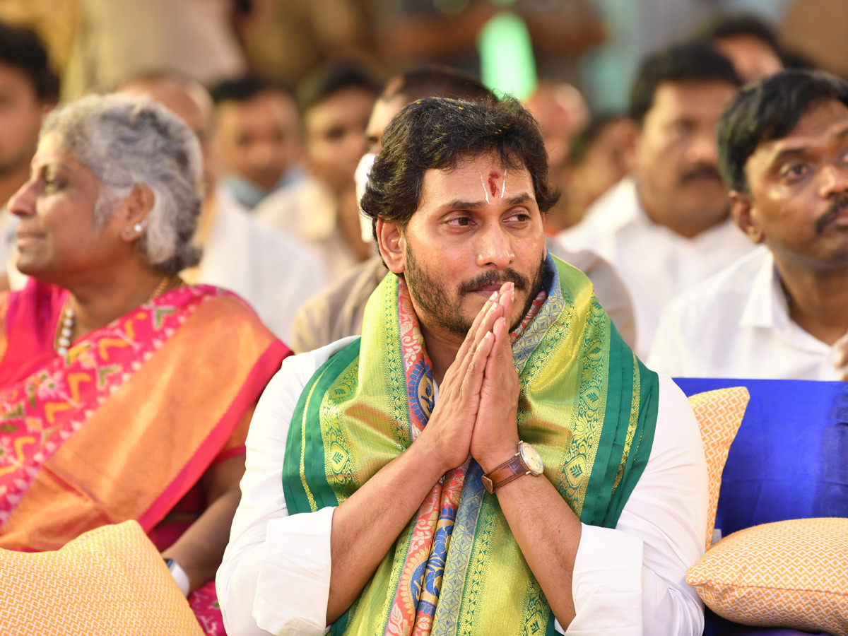 CM Jagan Attend Vontimitta Kodandarama Kalyanam 2022 Photo Gallery - Sakshi13