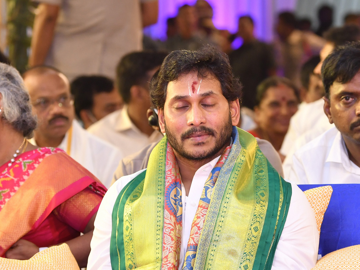 CM Jagan Attend Vontimitta Kodandarama Kalyanam 2022 Photo Gallery - Sakshi14