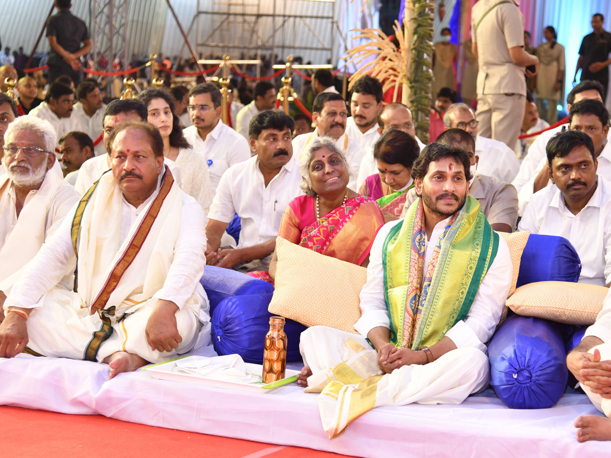 CM Jagan Attend Vontimitta Kodandarama Kalyanam 2022 Photo Gallery - Sakshi17