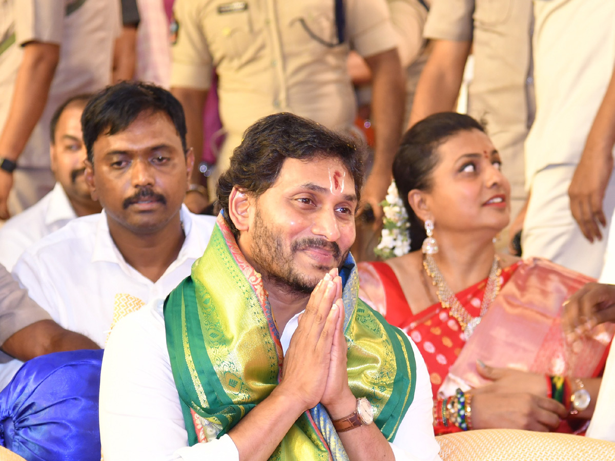 CM Jagan Attend Vontimitta Kodandarama Kalyanam 2022 Photo Gallery - Sakshi21