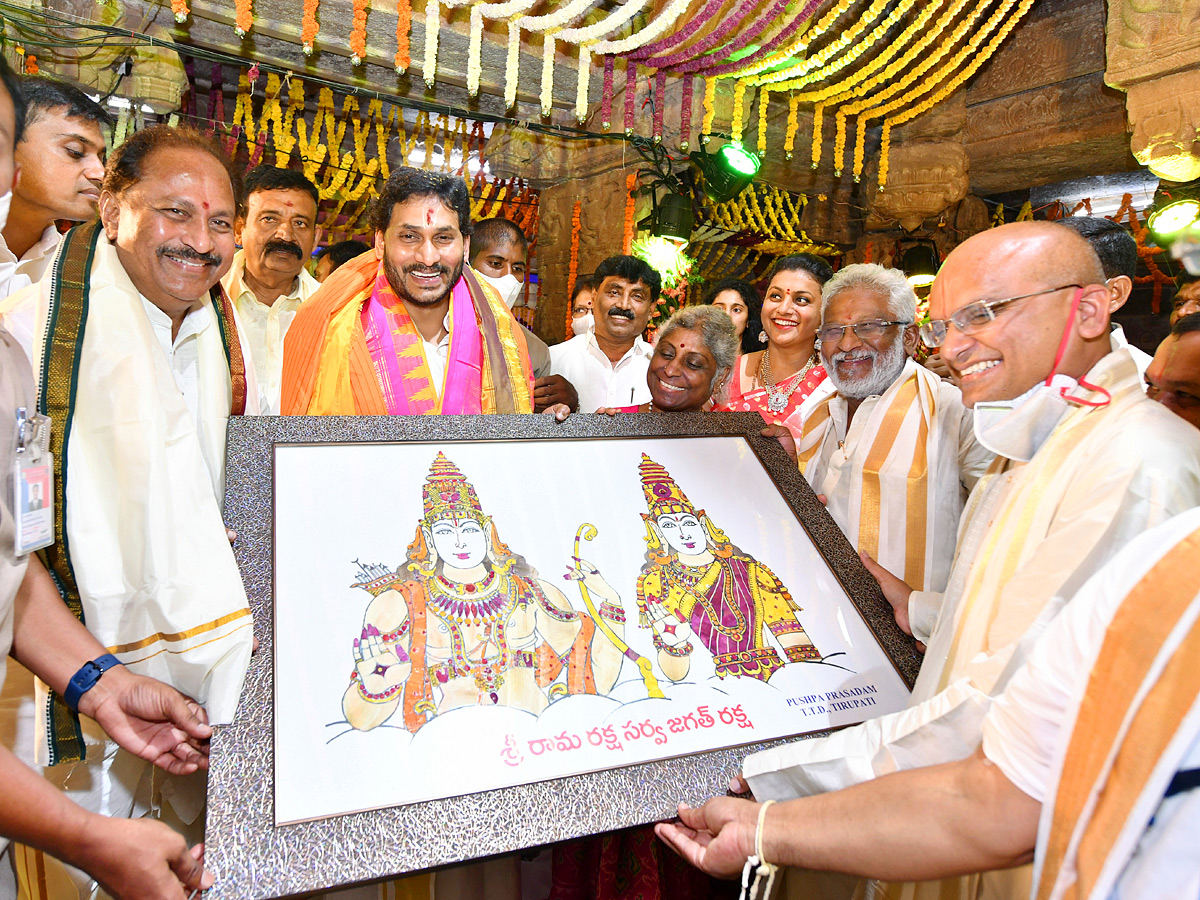 CM Jagan Attend Vontimitta Kodandarama Kalyanam 2022 Photo Gallery - Sakshi30