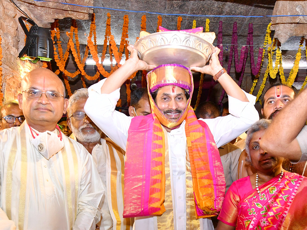 CM Jagan Attend Vontimitta Kodandarama Kalyanam 2022 Photo Gallery - Sakshi33