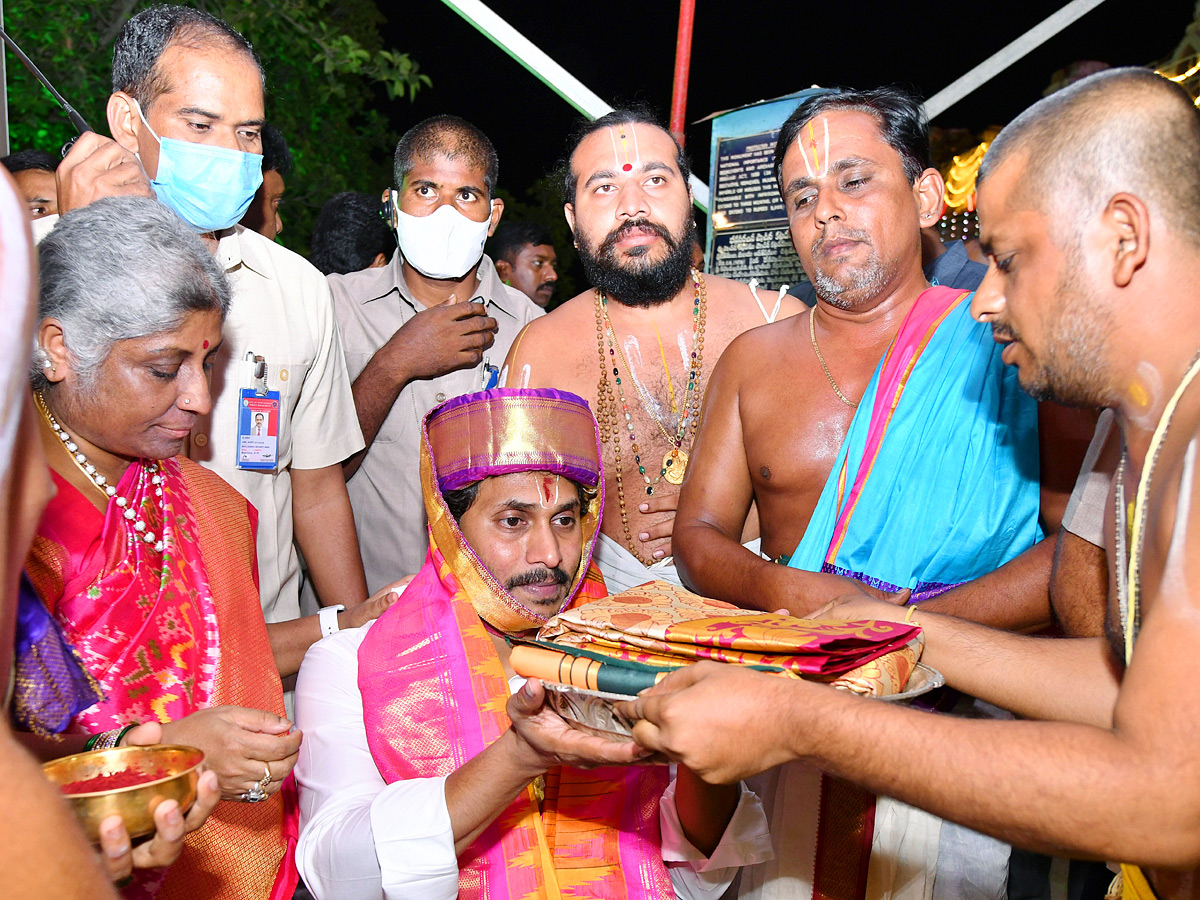 CM Jagan Attend Vontimitta Kodandarama Kalyanam 2022 Photo Gallery - Sakshi35