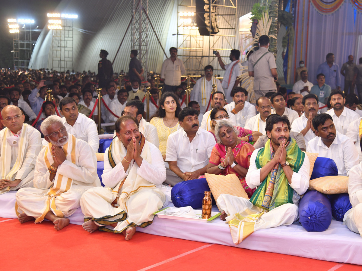 CM Jagan Attend Vontimitta Kodandarama Kalyanam 2022 Photo Gallery - Sakshi6