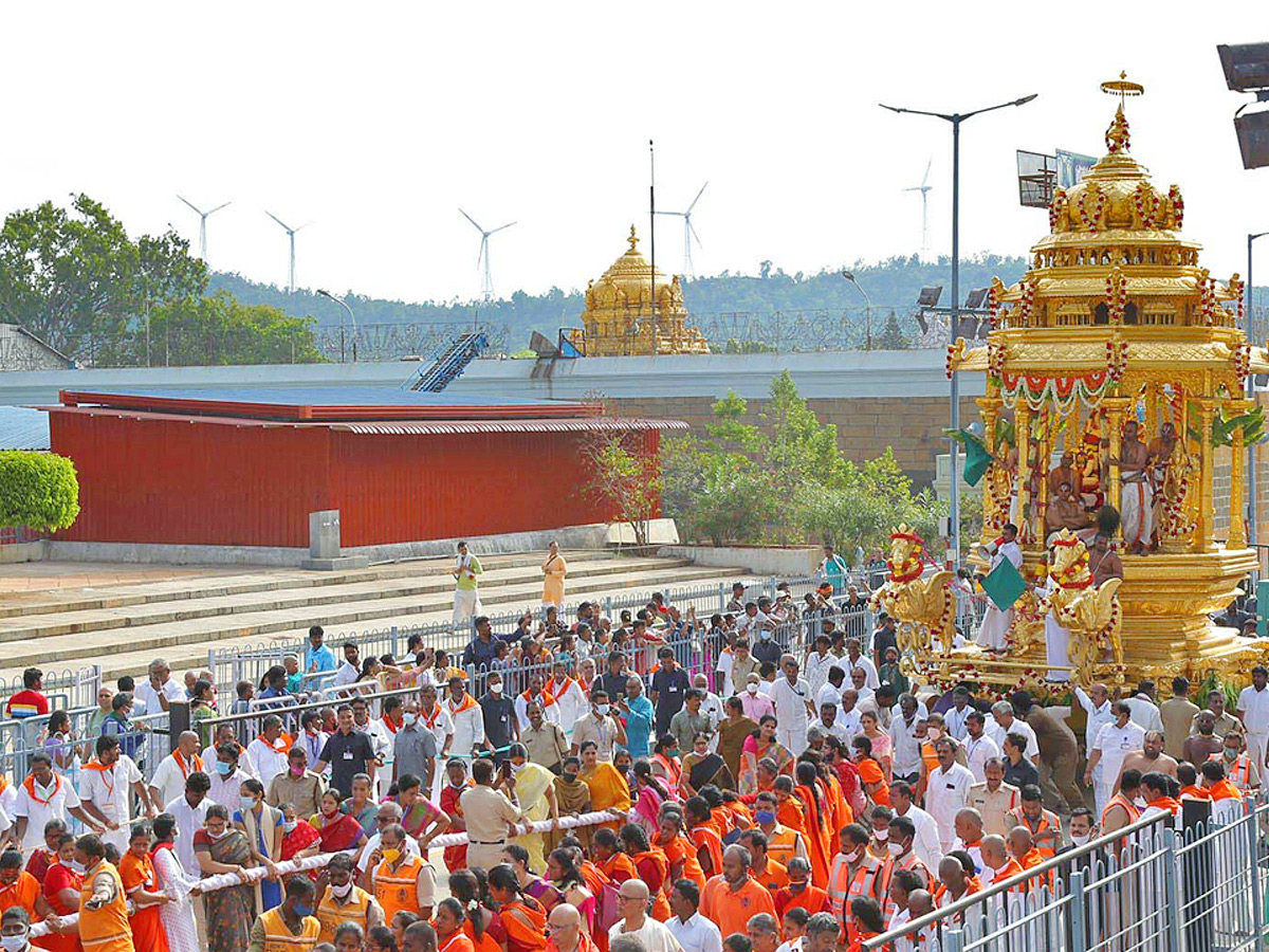 Srivaru on Swarna Ratham at Tirumala Photo Gallery - Sakshi10